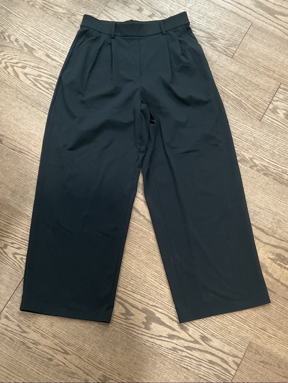 lululemon athletica Black Wide-Leg Pleated Cropped Pants